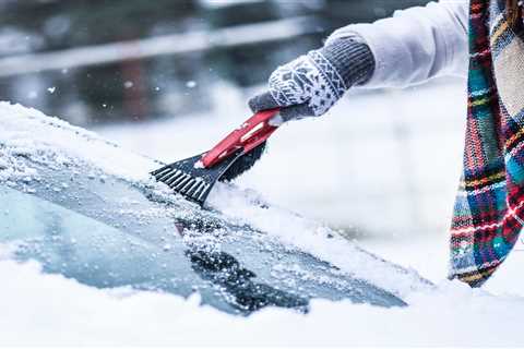 Tips for How To Remove Ice From the Windshield in the Winter