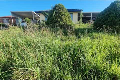 Neighbours ANGRY With 70 Yr Old DISABLED Man''s OVERGROWN Lawn & DEMAND It''s MOWED