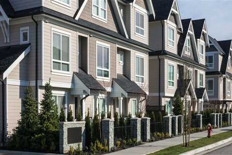 Who is responsible for the roof in a townhouse?