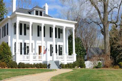 How do you prepare an empty house for winter?