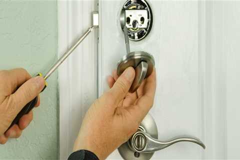 What Does an Emergency Locksmith Do?