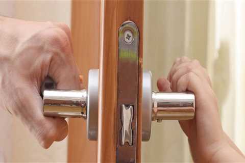 Do Locksmiths Replace Door Handles?