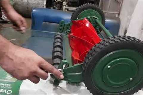 How to adjust the manual lawn mower  cutting height