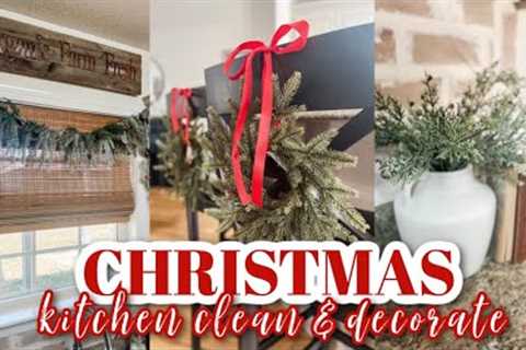 2023 CHRISTMAS KITCHEN CLEAN AND DECORATE // FARMHOUSE KITCHEN DECORATING IDEAS 2023