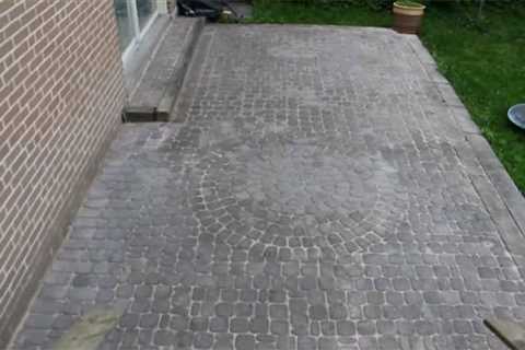 Does sand stop weeds in block paving?